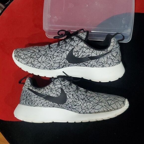 Nike Roshe Run GPX Geometric in Black & Silver Size 11 - Picture 6 of 11